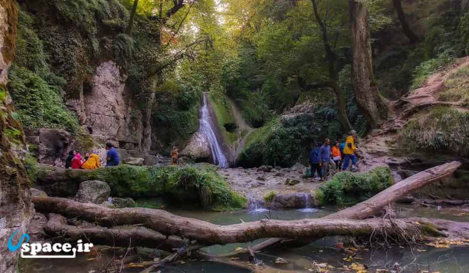 آبشار لوه از جاذبه های گالیکش